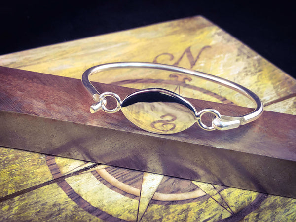 QB414 - 1" Oval Pendant Cuff